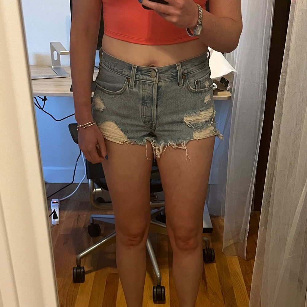 Levi’s - Ripped Denim Shorts - Picture 3 of 3